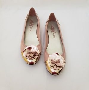 Women's size 10 ballet flats pink suede w/…